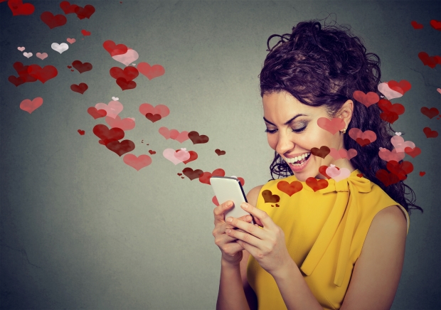 thriving long distance relationship - woman sending love text message to her long distance partner