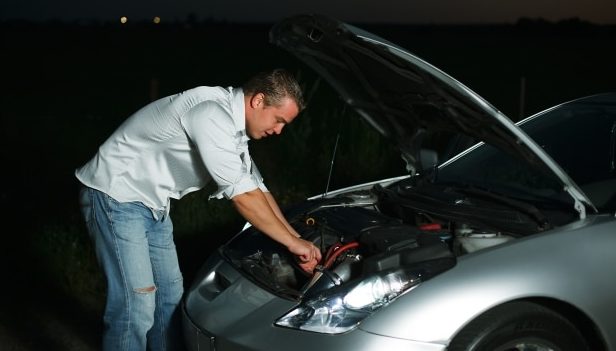 car trouble signs every teen driver should know -teen driver checking engine of a car that stopped running