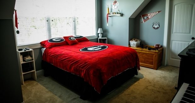 teenage boy bedroom