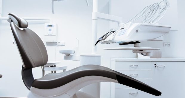 common mouth problems and when to see your dentist - picture of empty dental chair