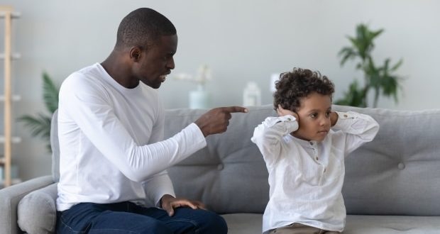 Is it appropriate for a stepdad to discipline stepkids?-a stepdad reprimanding stepson